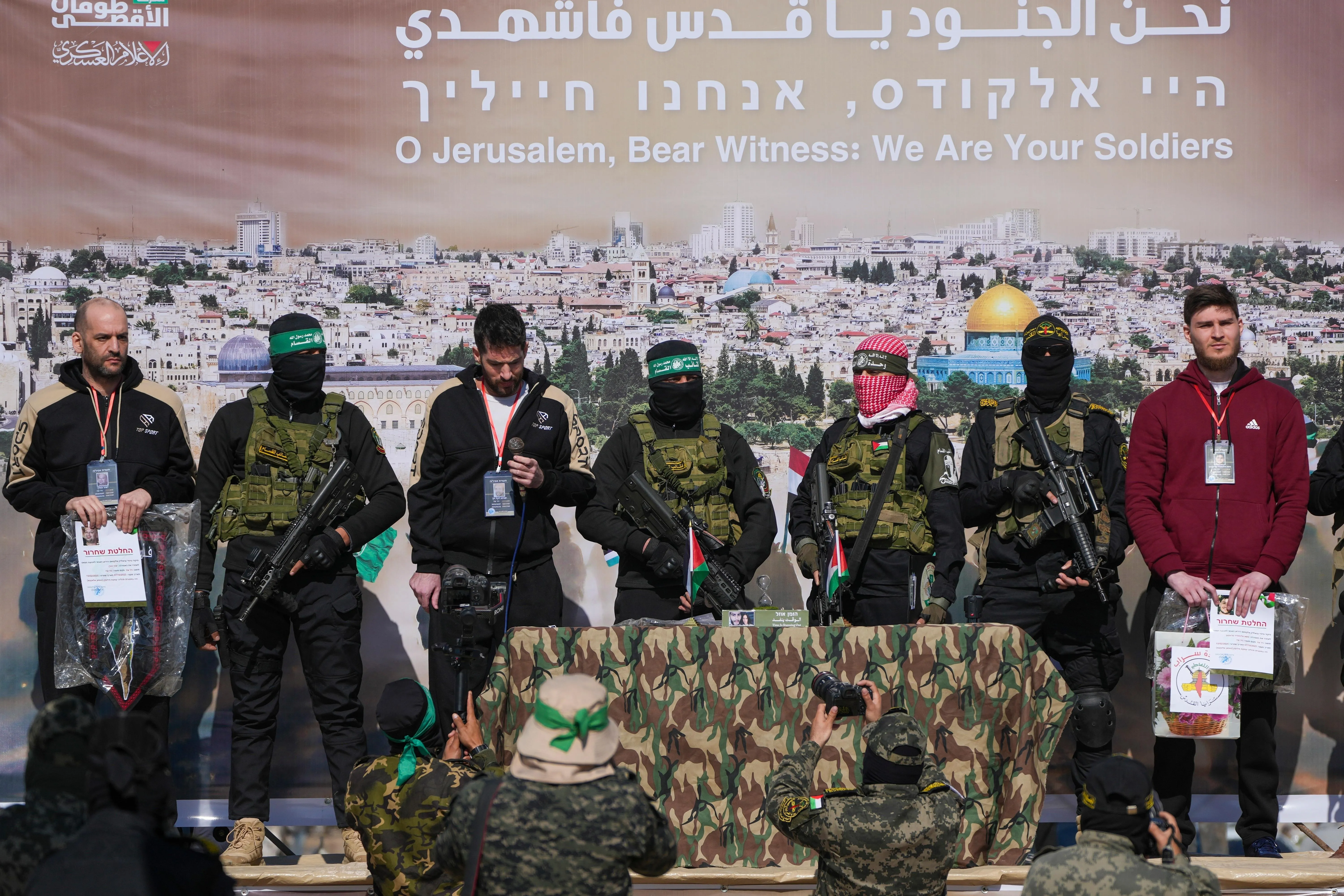 Hamas liberta três reféns israelitas em troca de mais de 360 prisioneiros palestinianos